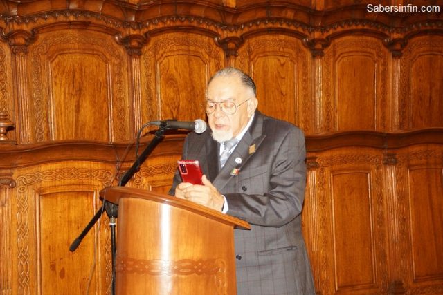 PhD Salvador Calva Morales in the Auditorium Hall of the Carolino Building. Benemérita Universidad Autónoma de Puebla (BUAP). 2023