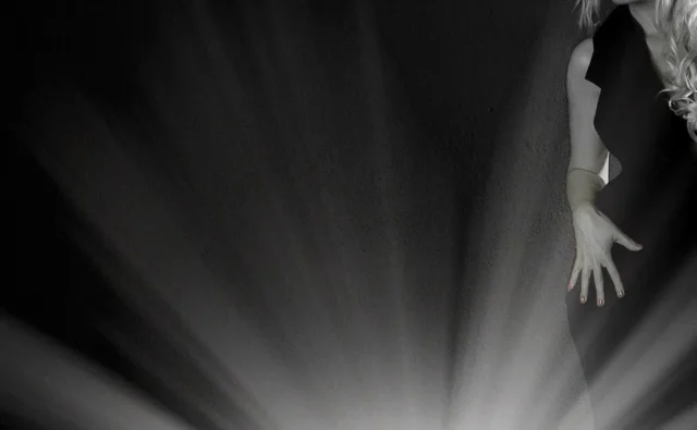 luz mujer poema