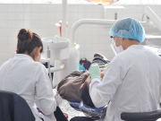 Aplican tratamiento eficaz para afección dental presentada por golpes o caries