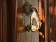 Tocar de puerta en puerta