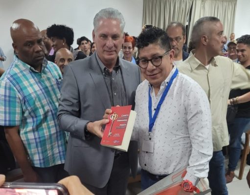 Presidente de Cuba recibió la IV Antología internacional de poesía Sabersinfin