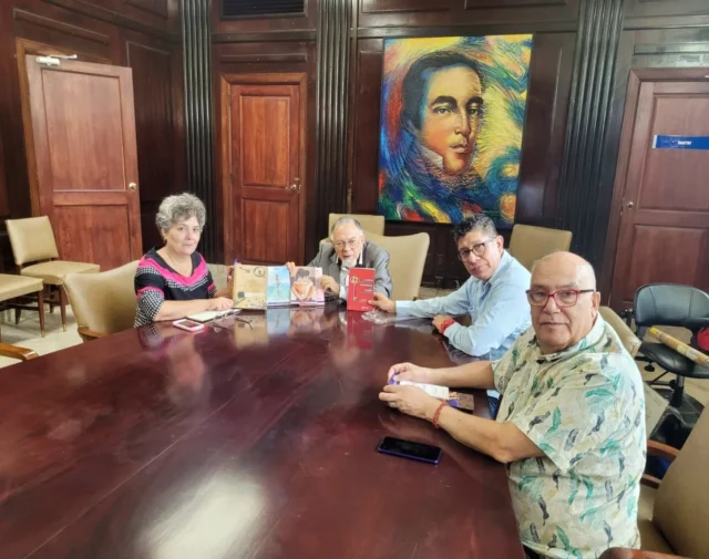 Salvador Calva Morales Abel Perez Rojas y Carlos Gray en la Biblioteca Nacional de Cuba