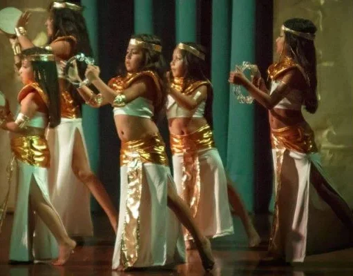 Conoce los beneficios de practicar la danza árabe desde niños