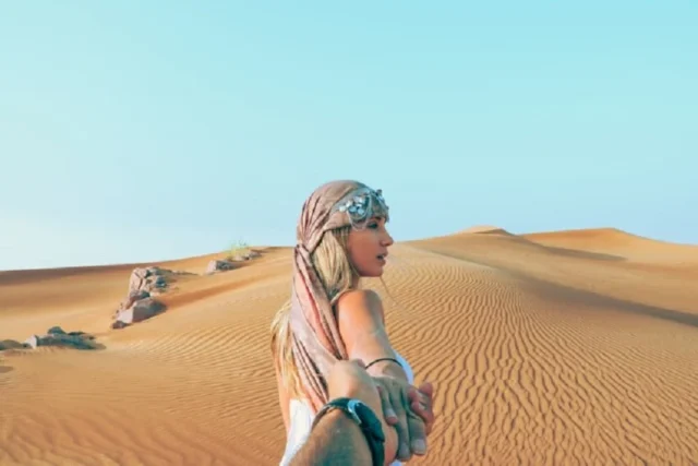 mujer en desierto