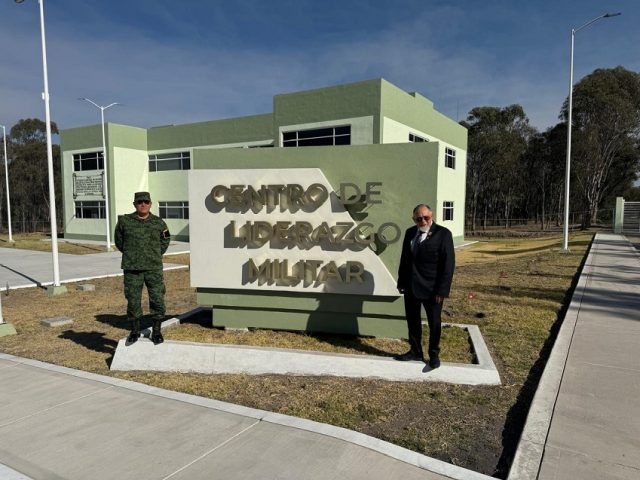 Salvador Calva con el Gral Zamudio