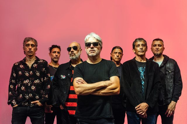 ESTELARES-UN MAR DE SOLES ROJOS