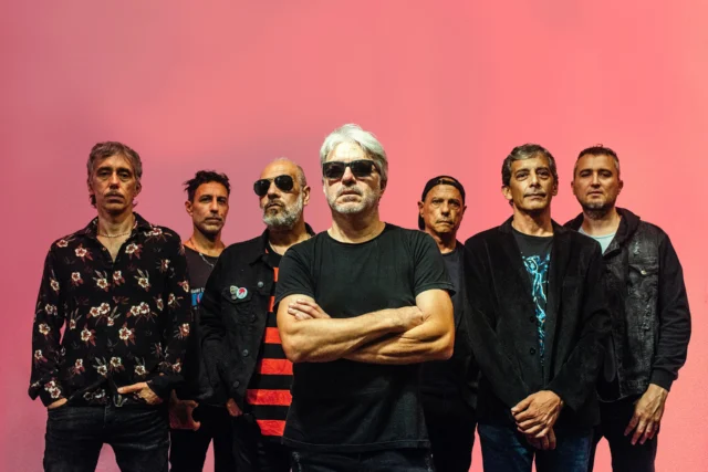 ESTELARES-UN MAR DE SOLES ROJOS