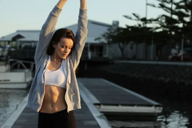 abdominales mujer morena castaña
