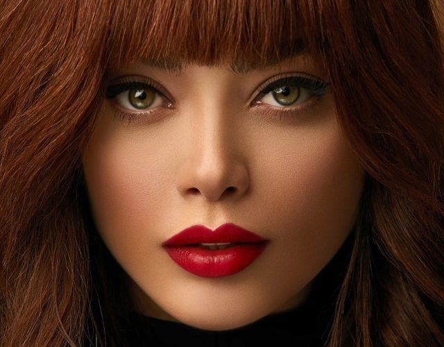 bella mujer cabello canela ojos verdes