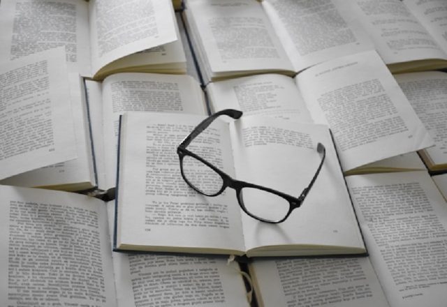 libros muchos libro sy lentes