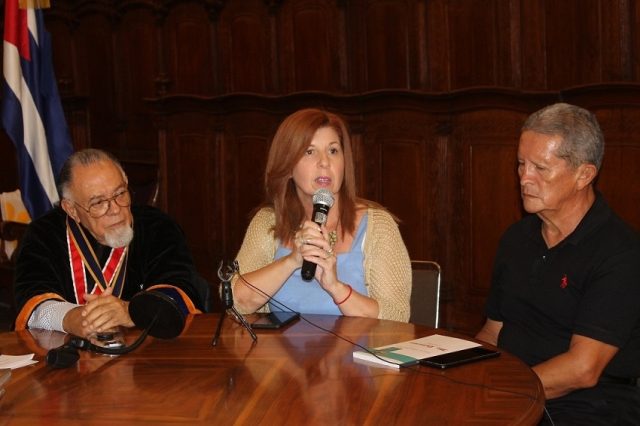 Nancy Almassio en el Paraninfo del Edificio Carolino 2