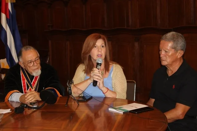 Nancy Almassio en el Paraninfo del Edificio Carolino 2