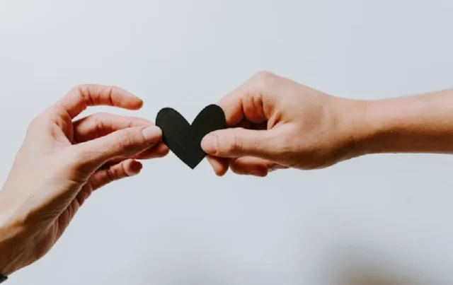 corazón negro enamorados
