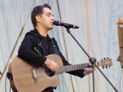 Presentando el talento musical de Douglas Vázquez
