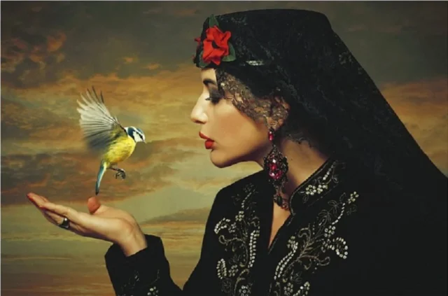 colibrí y mujer
