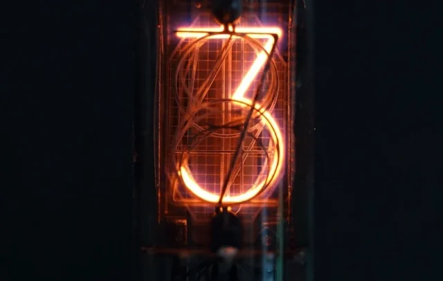 número 3 botella iluminación
