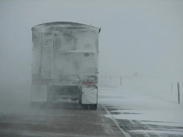 camión en la nieve