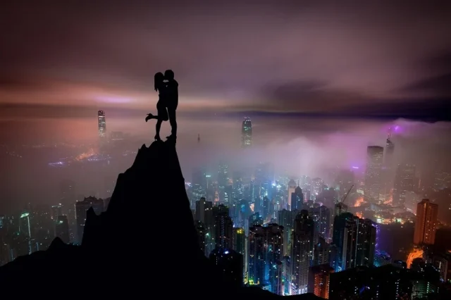 enamorados en la cúspide noche