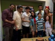 Elenco y producción de “A. Mar” le celebraron su cumpleaños a Sebastián Guevara
