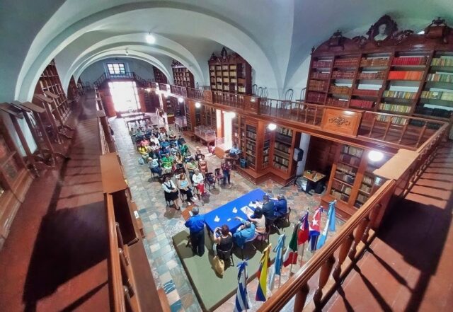 VII Encuentro de poesía Sabersinfin en biblioteca lafragua