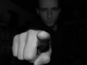 ¿Cuáles son las características de la crítica personal?