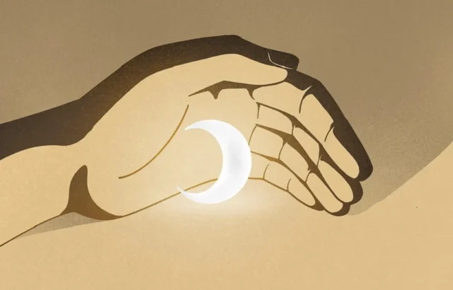 mano y luna diminuta romántico