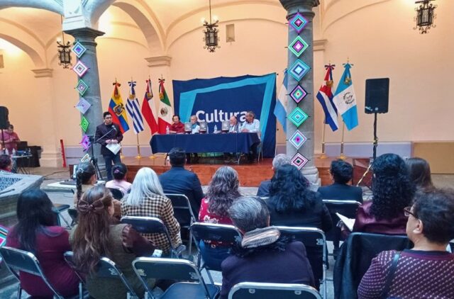 Abel Pérez Rojas en la presentación de la Agenda de poesía 2026 2