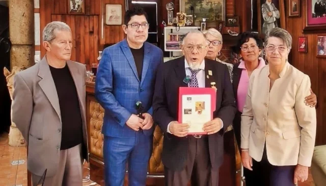 Presea argentina a Salvador Calva Morales 2
