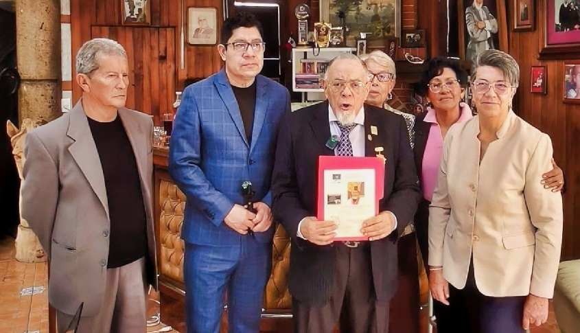 Presea argentina a Salvador Calva Morales 2
