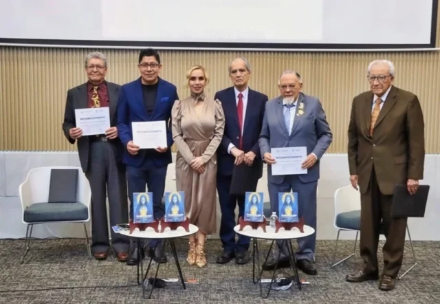 Presentación de libro de Abel Pérez Rojas en el Congreso de Puebla 2
