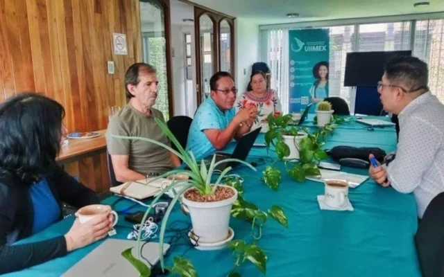 Abel Pérez Rojas con doctorantes educatorianos