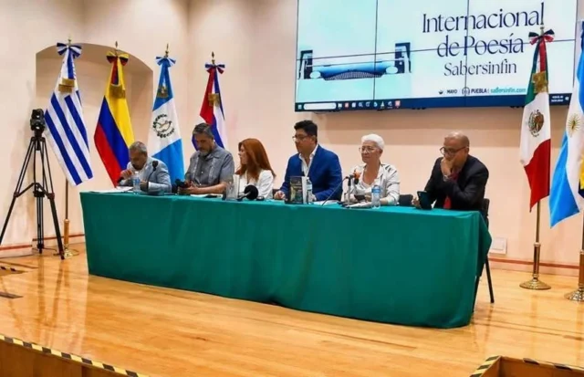 Poesía, saber infinitista y cambio de paradigma
