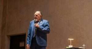 Salvador Calva Morales reflexiona con estudiantes sobre el valor del desapego