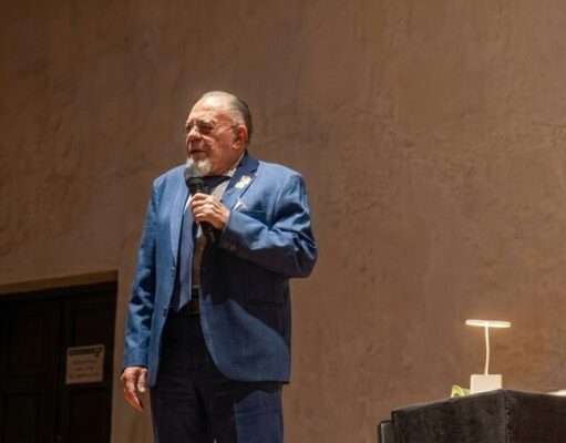Salvador Calva Morales reflexiona con estudiantes sobre el valor del desapego