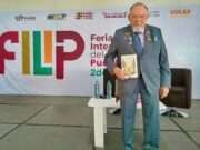 Salvador Calva Morales presentó en la FILIP 2026 «Voces de la poesía del saber infinitista»