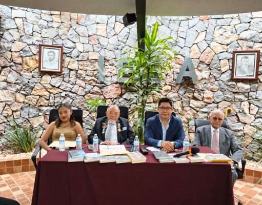 Abel Pérez Rojas y Salvador Calva Morales participan como jurados en concurso de oratoria y poesía del IEEA Puebla